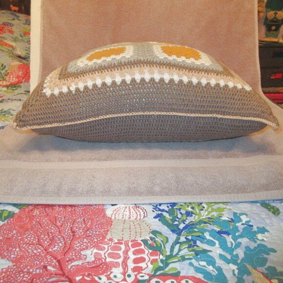 Vtg Crochet Hand Knit Granny Square Pillow Cover 18" Zip Closure Boho Hippie 70s - Picture 4 of 10
